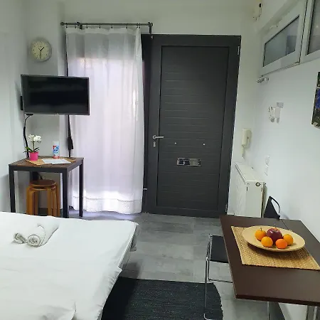 Cosy Studio In Traditional Habitat Of Pilea Apartment